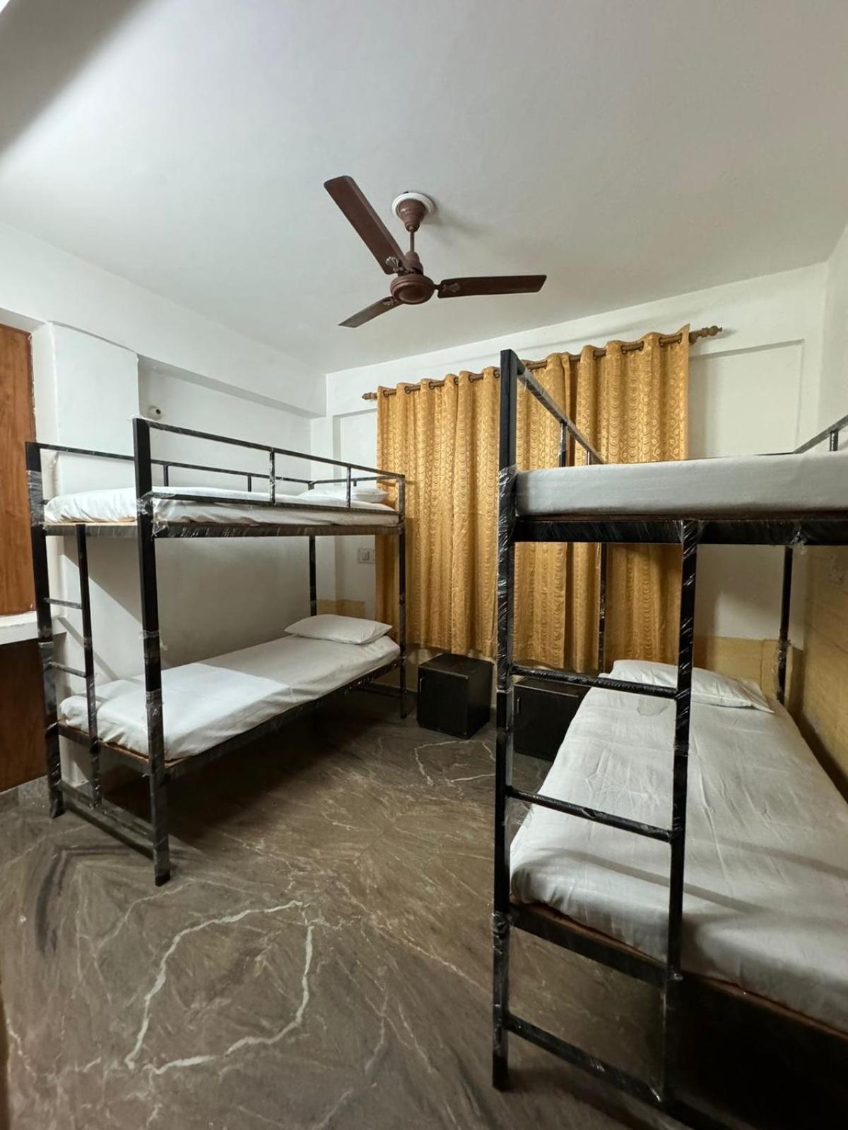 Sattva Cafe And Motel Rishikesh Exterior photo